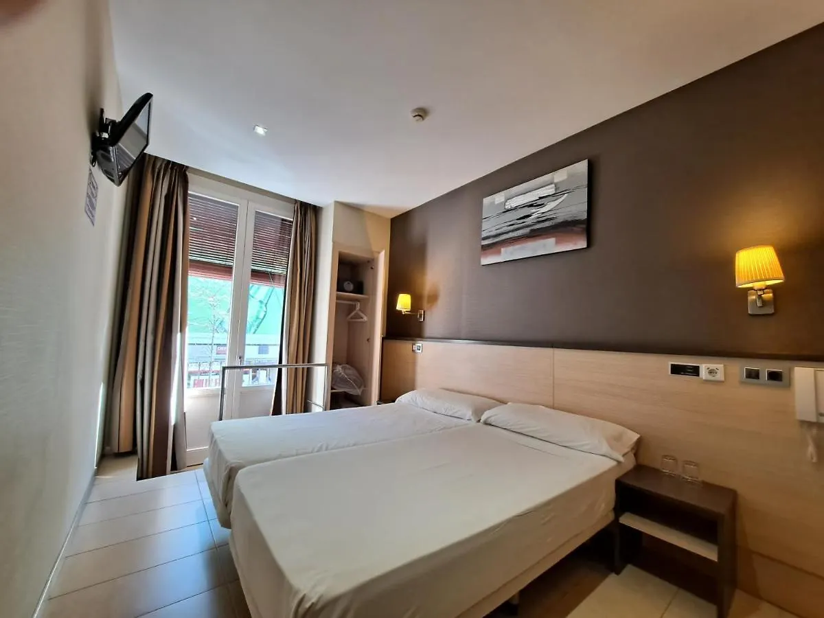 Hostal Las Flores Ramblas バルセロナ ゲストハウス