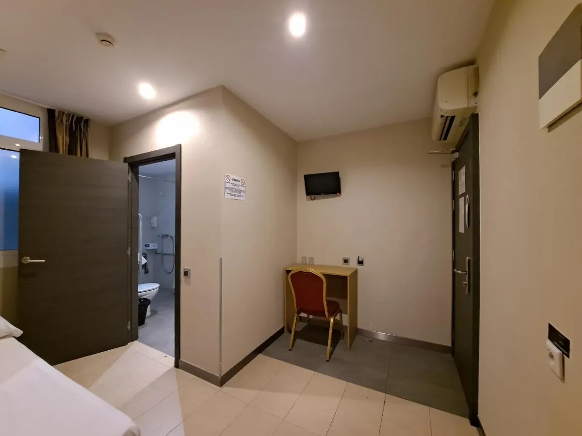 Pensjonat Hostal Las Flores Ramblas Barcelona