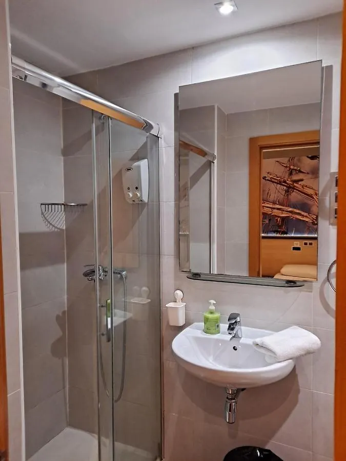 Hostal Las Flores Ramblas Barcelona Guest house