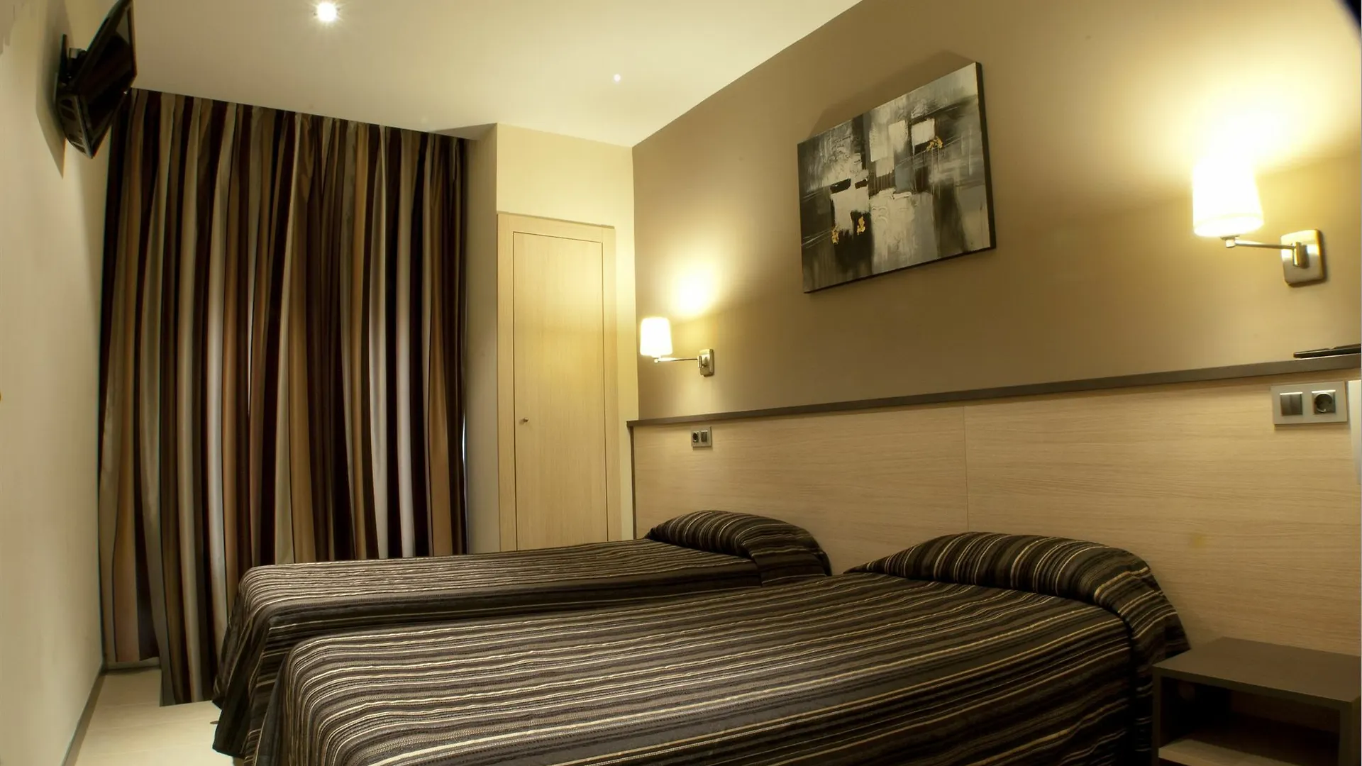 Hostal Las Flores Ramblas Barcelona Pensjonat